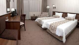 Отель Hotel Kalina Palace Трявна Двухместный номер с 2 отдельными кроватями и видом на горы-3