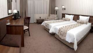 Отель Hotel Kalina Palace Трявна Двухместный номер с 2 отдельными кроватями и видом на горы-5